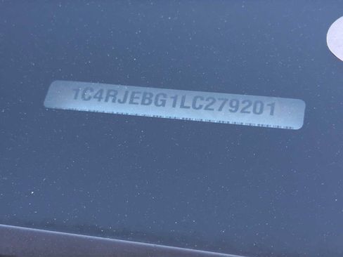 Used 2020 Jeep Grand Cherokee Limited w/ Luxury Group II image 28