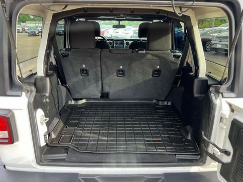 Used 2020 Jeep Wrangler Unlimited Sahara image 36