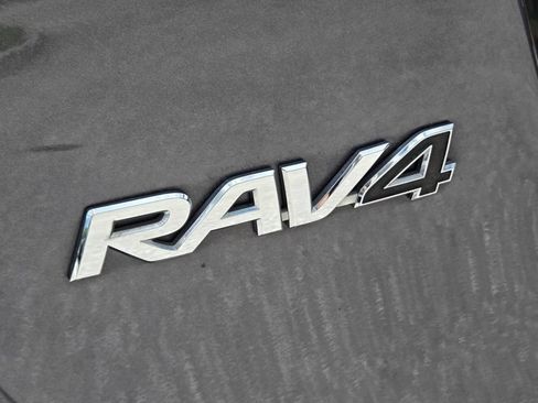 Used 2018 Toyota RAV4 XLE FWD image 14