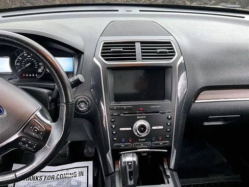 Used 2018 Ford Explorer Limited AWD/4WD image 6