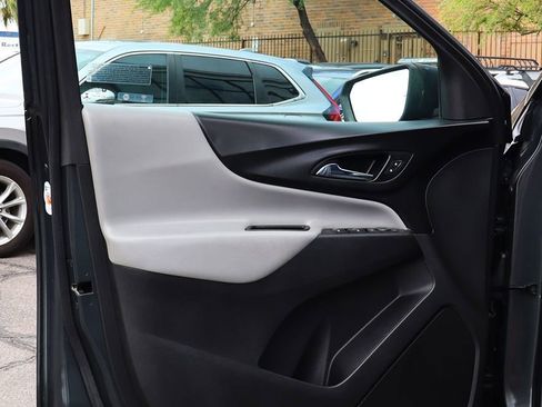 Used 2021 Chevrolet Equinox LS FWD image 36