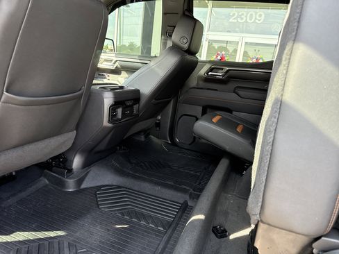 Used 2023 GMC Sierra 1500 AT4 w/ AT4 Premium Package AWD/4WD image 12