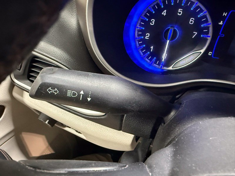 Used 2018 Chrysler Pacifica Touring-L FWD image 21