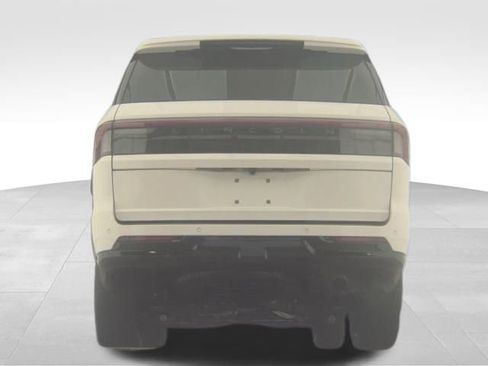 Used 2025 Lincoln Navigator Reserve image 8