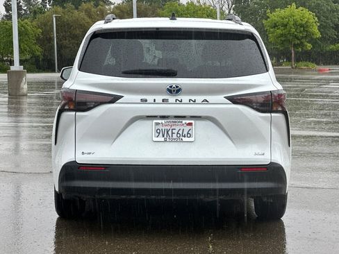 Certified 2025 Toyota Sienna XLE w/ XLE Plus Package image 5