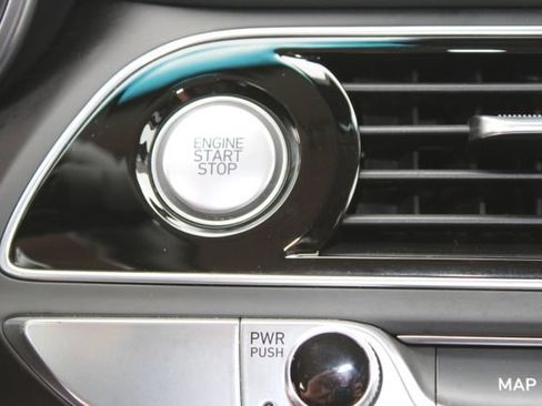 Used 2022 Genesis G70 2.0T RWD image 22