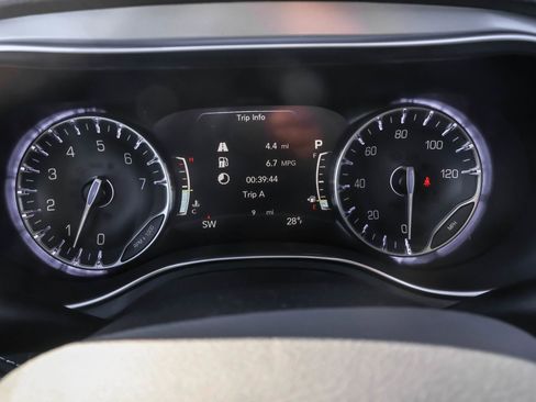 New 2026 Chrysler Pacifica Limited w/ Uconnect Theater Family Group image 27