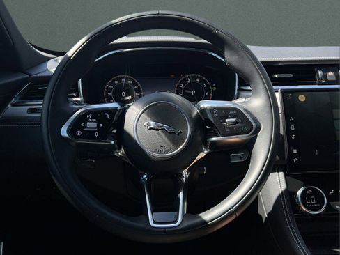 Certified 2025 Jaguar F-PACE R-Dynamic S image 31