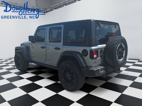 Used 2018 Jeep Wrangler Unlimited Sport S AWD/4WD image 3