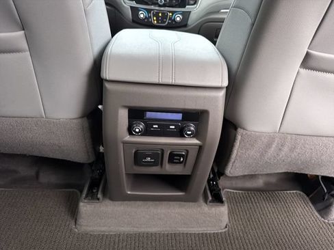 Used 2018 Chevrolet Traverse LT FWD image 23