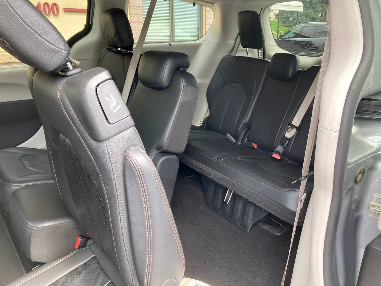 Used 2020 Chrysler Pacifica Touring-L FWD image 12