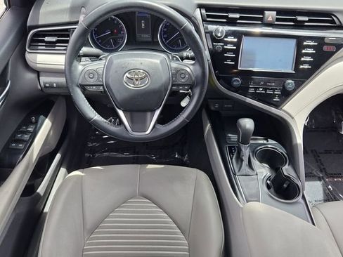 Used 2019 Toyota Camry SE FWD image 13