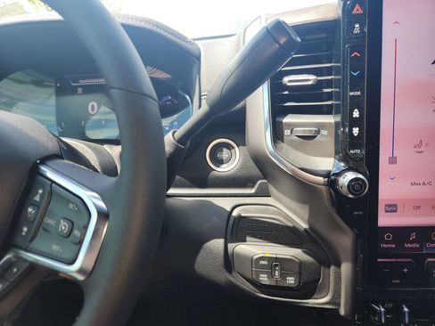 New 2026 RAM 3500 Laramie AWD/4WD image 19