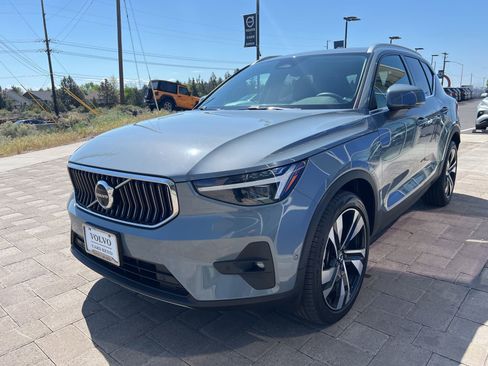 Used 2023 Volvo XC40 B5 Ultimate w/ Protection Package Premier AWD/4WD image 3