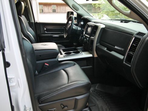 Used 2015 RAM 2500 Laramie w/ Convenience Group AWD/4WD image 38