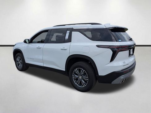Used 2025 Chevrolet Traverse LT FWD image 6