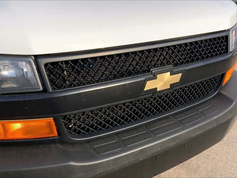 Used 2022 Chevrolet Express 2500 w/ Driver Convenience Package image 25