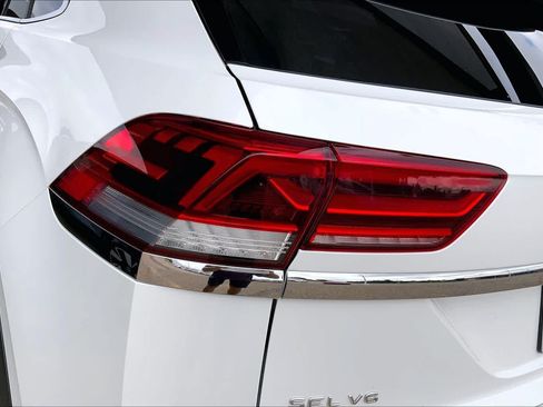 Used 2023 Volkswagen Atlas Cross Sport SEL AWD/4WD image 29