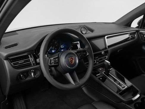 Used 2025 Porsche Macan image 4
