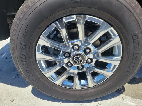 Used 2024 Toyota Tacoma Limited w/ Limited Package (LT) AWD/4WD image 7