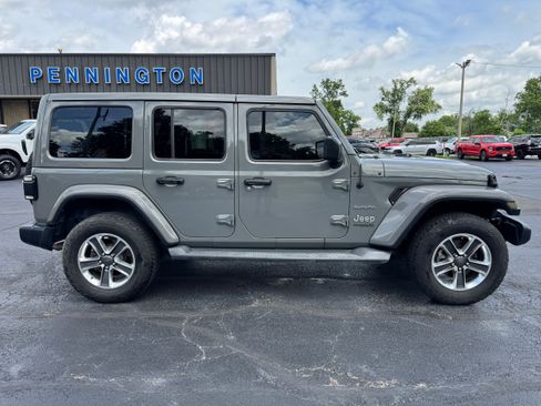 Used 2019 Jeep Wrangler Unlimited Sahara AWD/4WD image 8