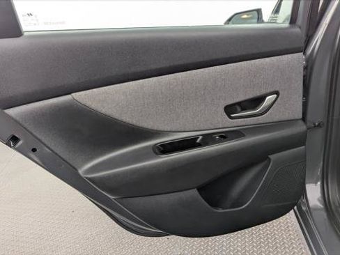 Used 2025 Hyundai Elantra Limited FWD image 16