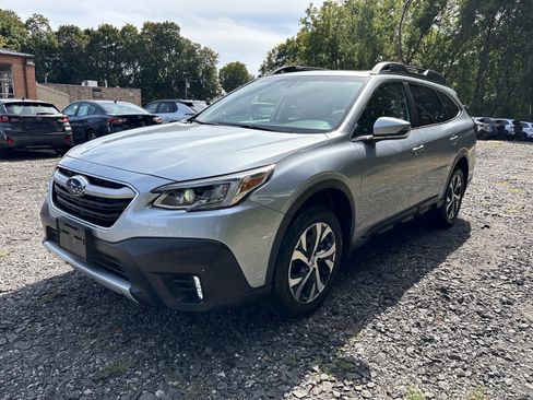Used 2022 Subaru Outback Limited AWD/4WD image 3