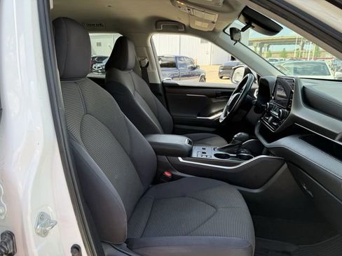 Used 2023 Toyota Highlander LE image 29