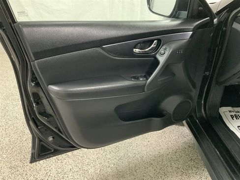 Used 2018 Nissan Rogue SV w/ Premium Package AWD/4WD image 16