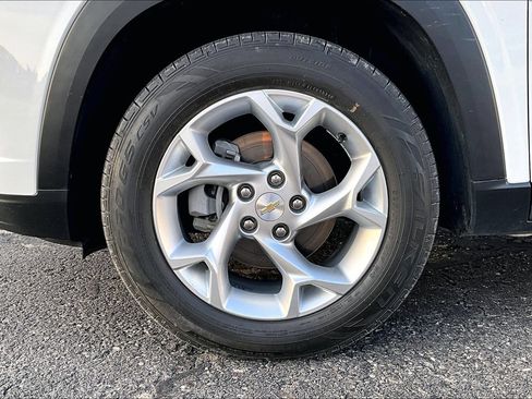 Used 2024 Chevrolet Trax LS w/ LS Convenience Package FWD image 8