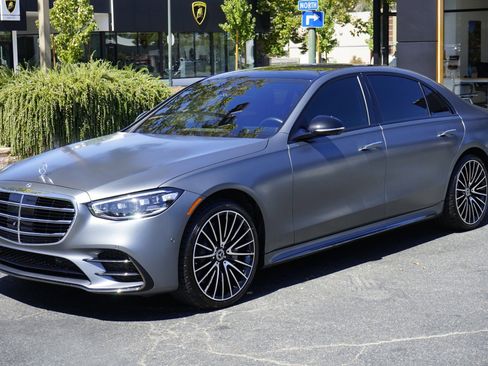 Used 2023 Mercedes-Benz S 580 4MATIC Sedan image 2