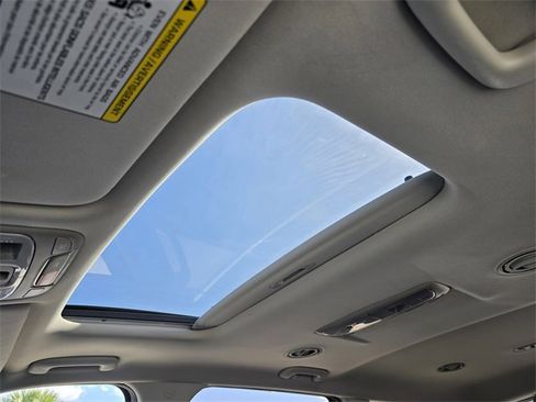 Certified 2025 Kia Telluride S image 28