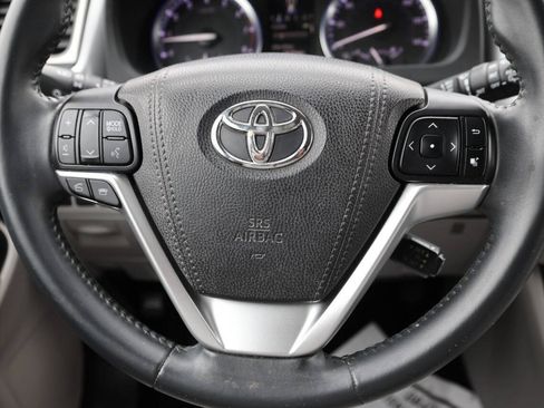 Used 2016 Toyota Highlander XLE AWD/4WD image 19