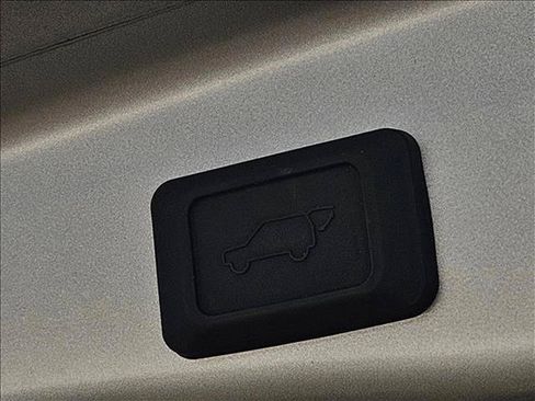 Used 2023 Toyota RAV4 XLE Premium AWD/4WD image 22