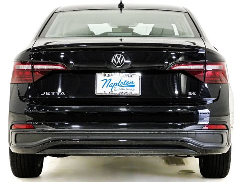 Used 2024 Volkswagen Jetta SE FWD image 6