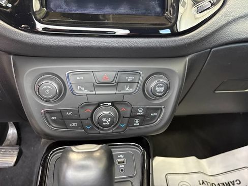Used 2018 Jeep Compass Limited w/ Navigation Group AWD/4WD image 19