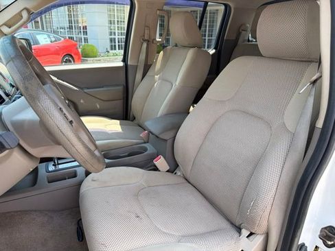 Used 2015 Nissan Frontier SV w/ SV Value Truck Package RWD image 9