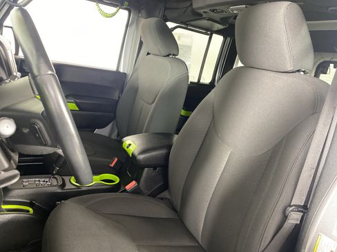 Used 2018 Jeep Wrangler Unlimited Sport S AWD/4WD image 15