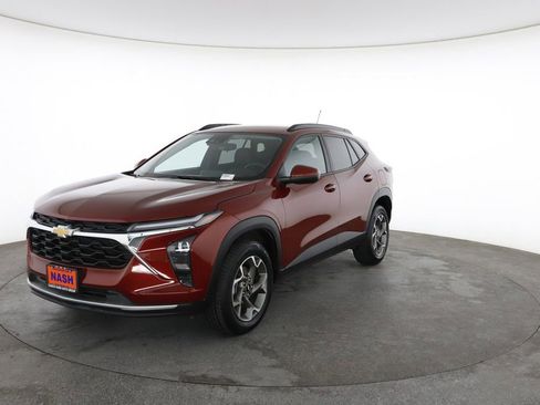 Used 2025 Chevrolet Trax LT image 5