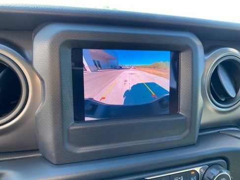 Used 2023 Jeep Gladiator Willys image 22