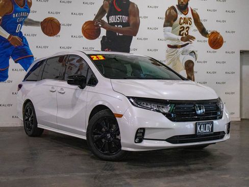 Used 2023 Honda Odyssey Sport image 2