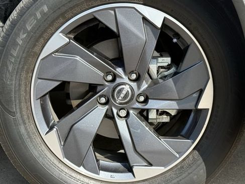 Used 2024 Nissan Rogue SV w/ SV Premium Package FWD image 9