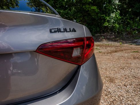 Used 2018 Alfa Romeo Giulia AWD image 11