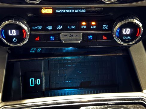 Used 2022 Ford F250 Lariat w/ Lariat Ultimate Package AWD/4WD image 28