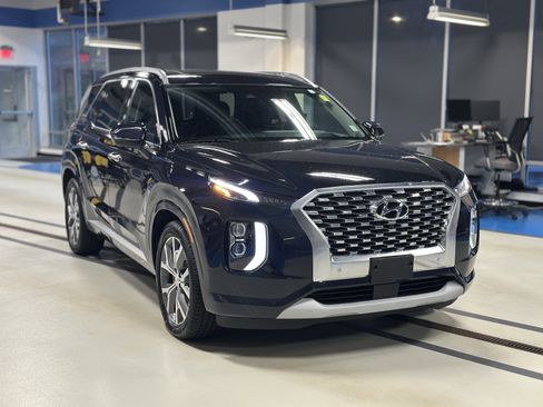 Used 2022 Hyundai Palisade Limited w/ Cargo Package image 3