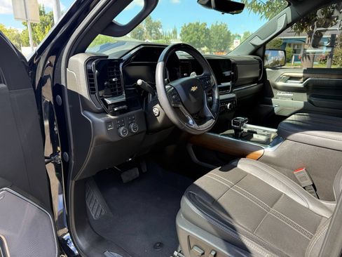 Used 2023 Chevrolet Silverado 1500 High Country w/ Technology Package AWD/4WD image 9