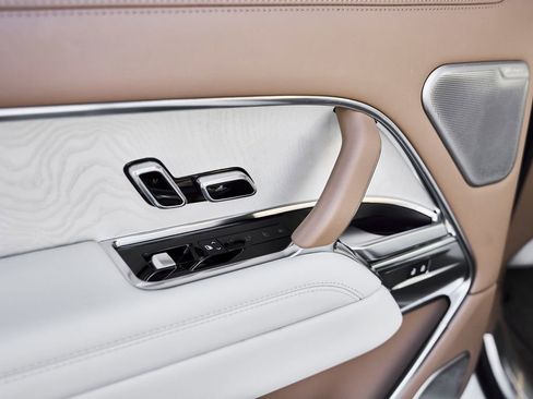 Used 2024 Land Rover Range Rover SV image 48