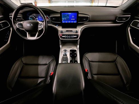 Certified 2022 Ford Explorer XLT w/ Equipment Group 202A image 14