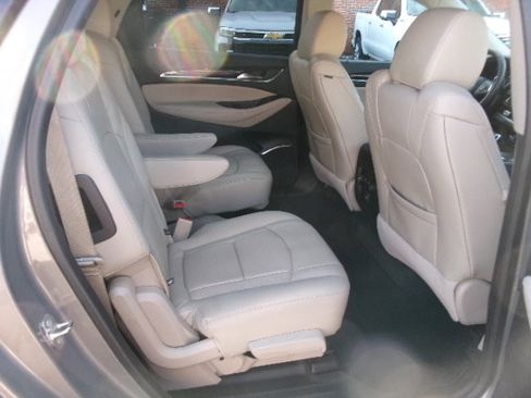 Used 2019 Buick Enclave Essence image 13