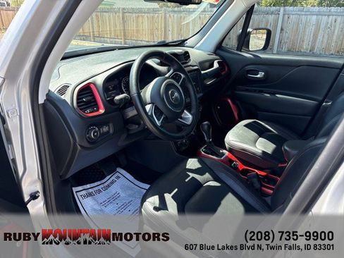 Used 2018 Jeep Renegade Trailhawk AWD/4WD image 12